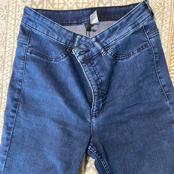 H&M High waisted jeans - Picture 2 of 7